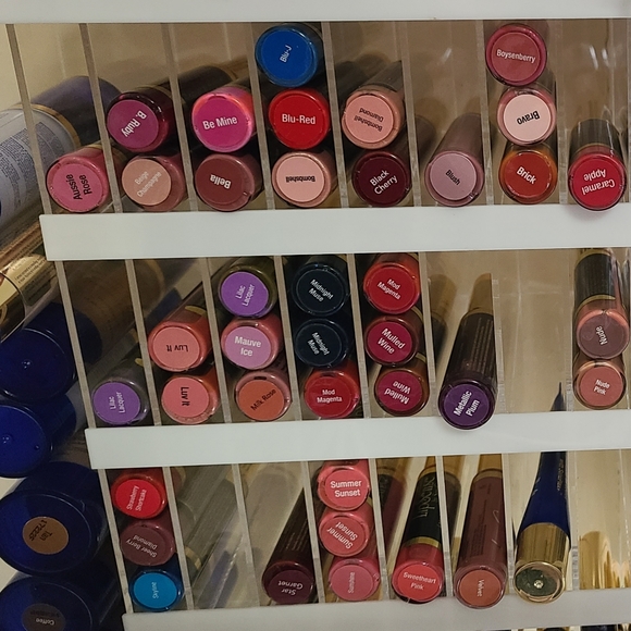 LipSense - Bella (FAVORITE permanent line) - Picture 2 of 6